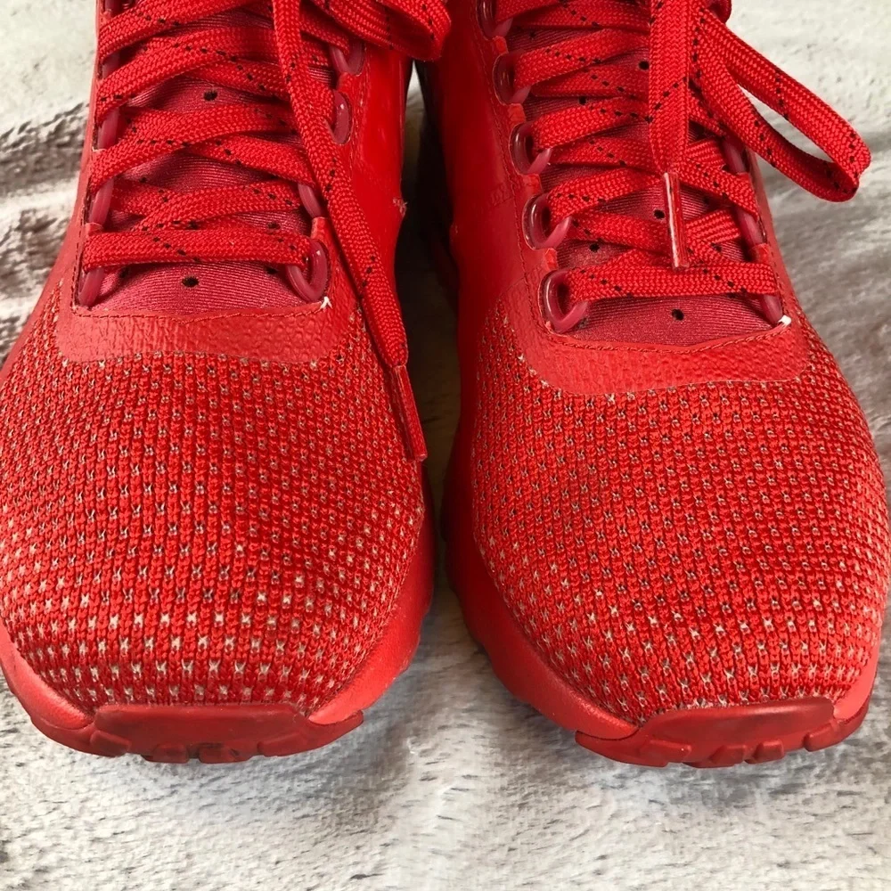 Nike Air Max Men’s: 6.5 Woman’s: 8